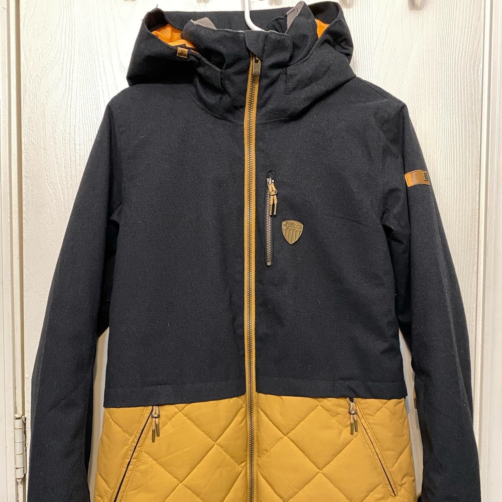Roxy Dryfit Snowboard Jacket (used - bronze pin not included) Small